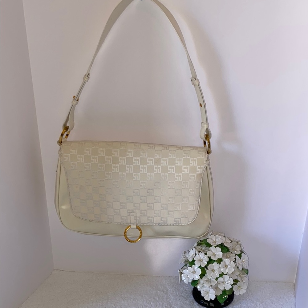💕💕💕 St. John Collection Cream Shoulder Bag with Elegant Gold Accents